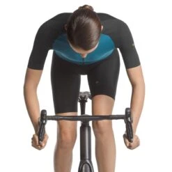 Maglia Assos Uma Gtv C2 Blu/nero 8 Maglia Assos Uma Gtv C2 Blu/nero -Vendite Trek maglia assos uma gtv c2 blu nero 4